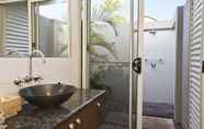 Toilet Kamar 6 Mantra Frangipani Broome