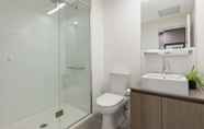 In-room Bathroom 6 Oaks Melbourne on William Suites