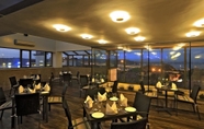 Restaurant 3 Country Inn & Suites by Radisson, Goa Panjim