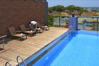 Swimming Pool Country Inn & Suites by Radisson, Goa Panjim