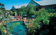 Kolam Renang 6 ibis Styles Adelaide Manor