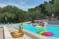 Kolam Renang Camping Villaggio Cerquestra