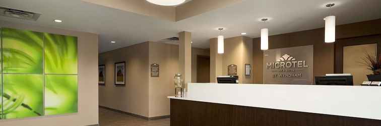 Lobby Microtel Inn & Suites by Wyndham Weyburn