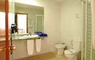 In-room Bathroom 6 Hotel Altamar