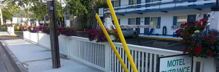 Exterior Niagara Parkway Court Motel