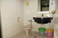 Toilet Kamar Paragon Suites