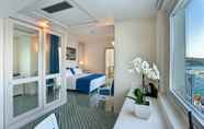 Kamar Tidur 4 Grand Hotel Riviera