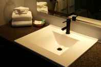 Toilet Kamar Shorewater Resort