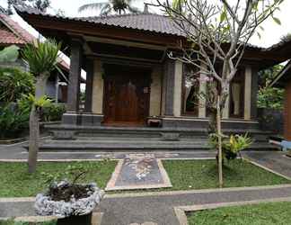 Bên ngoài 2 Alam Sari Homestays