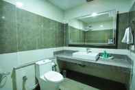 In-room Bathroom Hotel Grand Mumtaz Towers