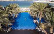 Swimming Pool 5 Mövenpick Hotel Jumeirah Lakes Towers