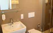 Toilet Kamar 6 Mk Hotel Stuttgart