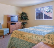 Bedroom 6 WorldMark Surfside Inn