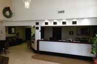 Lobi Brentwood Inn & Suites