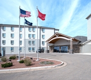 Exterior 2 Ramada by Wyndham Williston Airport XWA