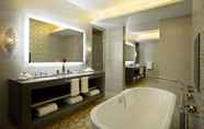 Toilet Kamar 5 Millennium Al Rawdah Hotel