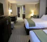 Kamar Tidur 5 Holiday Inn Express Golden-Kicking Horse, an IHG Hotel