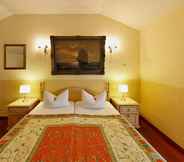 Bedroom 5 Hotel Marks Garni