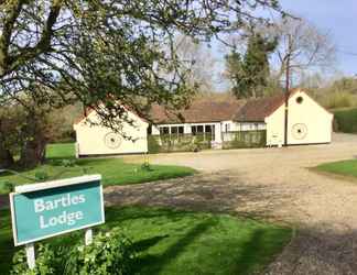 Exterior 2 Bartles Lodge