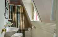 Toilet Kamar 5 George House Heritage B&B