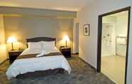 Kamar Tidur 3 Midland Inn & Suites