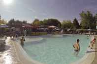 Kolam Renang Camping Village Torre Pendente