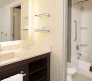 In-room Bathroom 5 Residence Inn by Marriott Grand Rapids Airport