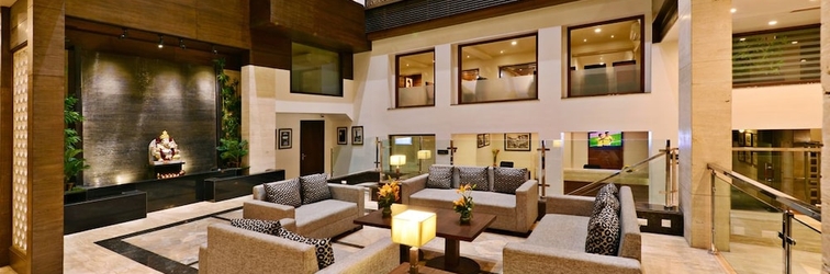 Lobby Leisure Inn Grand Chanakya