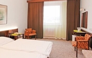 Kamar Tidur 6 Hotel Merkur