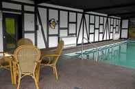 Swimming Pool Hotel Kurhaus Uhlenberg