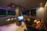 Bar, Cafe and Lounge Bloc Hotel London Gatwick Airport