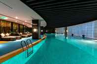 Swimming Pool Crowne Plaza Chongqing New North Zone, an IHG Hotel