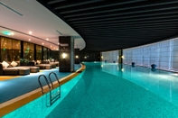 Swimming Pool Crowne Plaza Chongqing New North Zone, an IHG Hotel