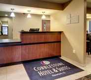 Lobi 5 Cobblestone Hotel & Suites - Newton