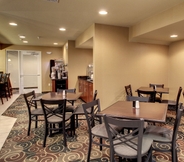 Restaurant 4 Cobblestone Hotel & Suites - Newton