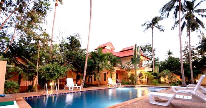 Swimming Pool Lake Side Bungalow