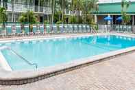 Swimming Pool Wyndham Garden Fort Myers Beach