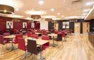 Restaurant 4 Travelodge Manchester Piccadilly