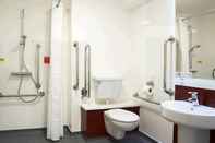 In-room Bathroom Travelodge Manchester Piccadilly