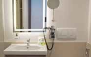 In-room Bathroom 6 GenoHotel Baunatal