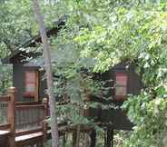 Exterior 2 Eureka Springs Treehouses, Hobbit Caves & Castles