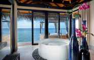 Toilet Kamar 4 Velaa Private Island