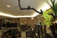 Bar, Kafe, dan Lounge Nest Hotel