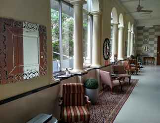 Lobby 2 Elphinstone Hotel