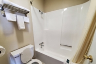 Toilet Kamar Relax Inn Henryetta