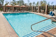 Swimming Pool Hyatt Place Houston / The Woodlands