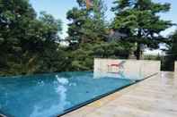 Swimming Pool Schlosshotel Stecklenberg