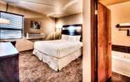 Bedroom 2 Podollan Inn & Spa Grande Prairie