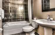 In-room Bathroom 4 Grand Inn & Residence