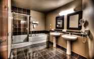 Toilet Kamar 5 Grand Inn & Residence